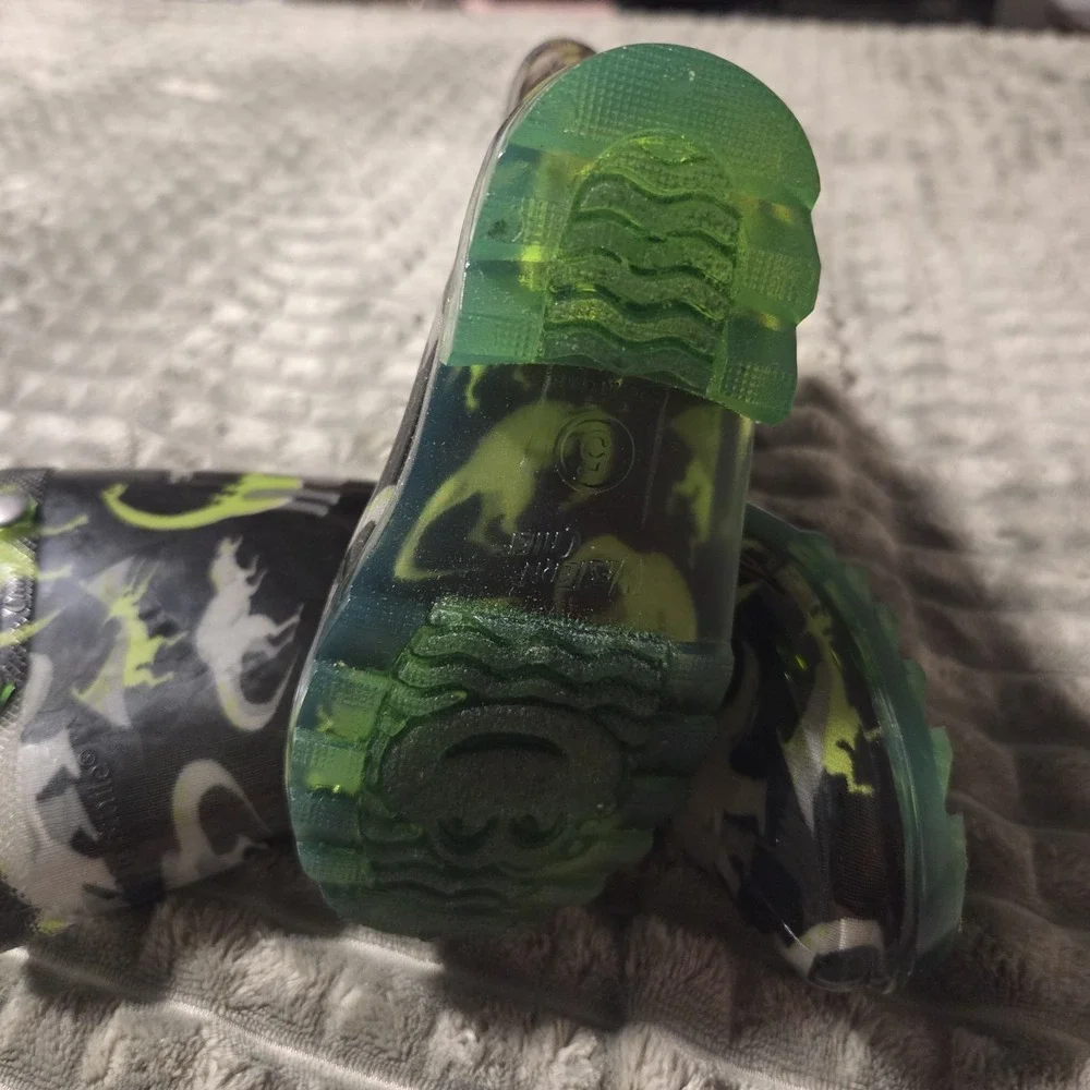 Western Chief Dinosaur Kids Light Up Rain Boots Green Black Size 5 Waterproof
